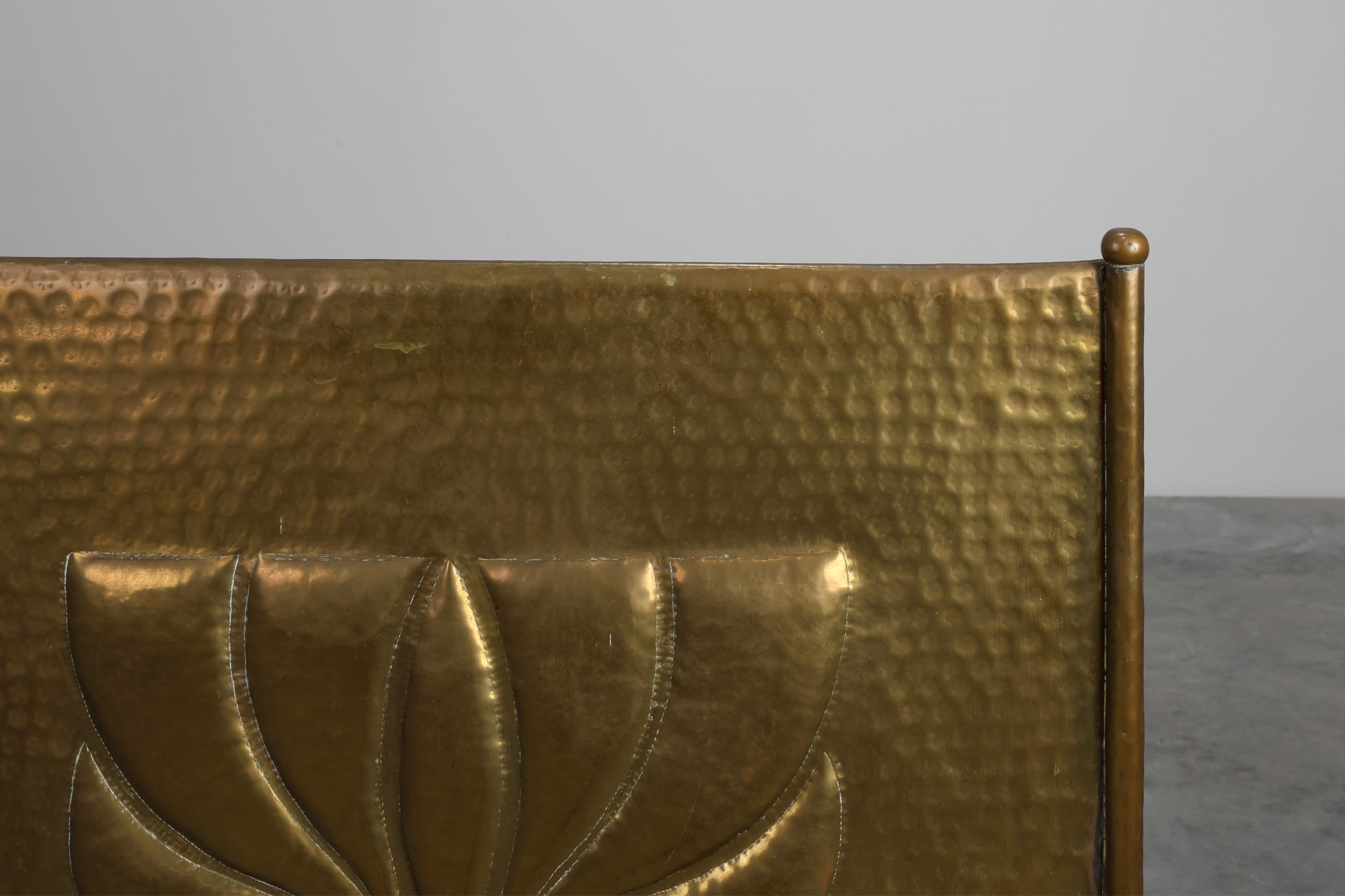 Elegant Art Deco hammered Copper Fireplace Screen, France 1920sthumbnail